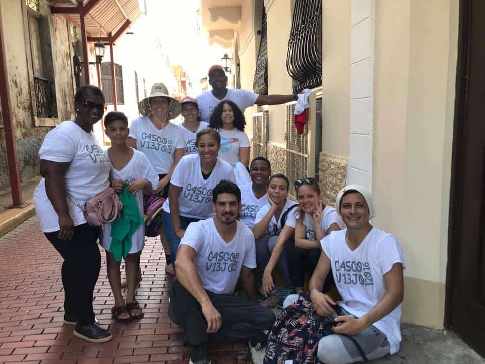 Vecinos voluntarios para ayudar a limpiar la playa de Casco Viejo Panamá