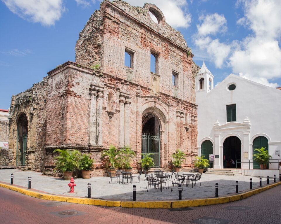 The Museum of Colonial Religious Art of Panama is in the old chapel of the Santo Domingo church in Casco Viejo