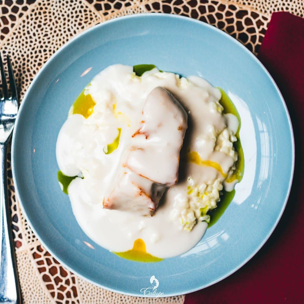  “cédula tres” es inspirado en la provincia de Colón, que es una corvina a la plancha con risotto de limón, crema de coco y gelatina de jengibre