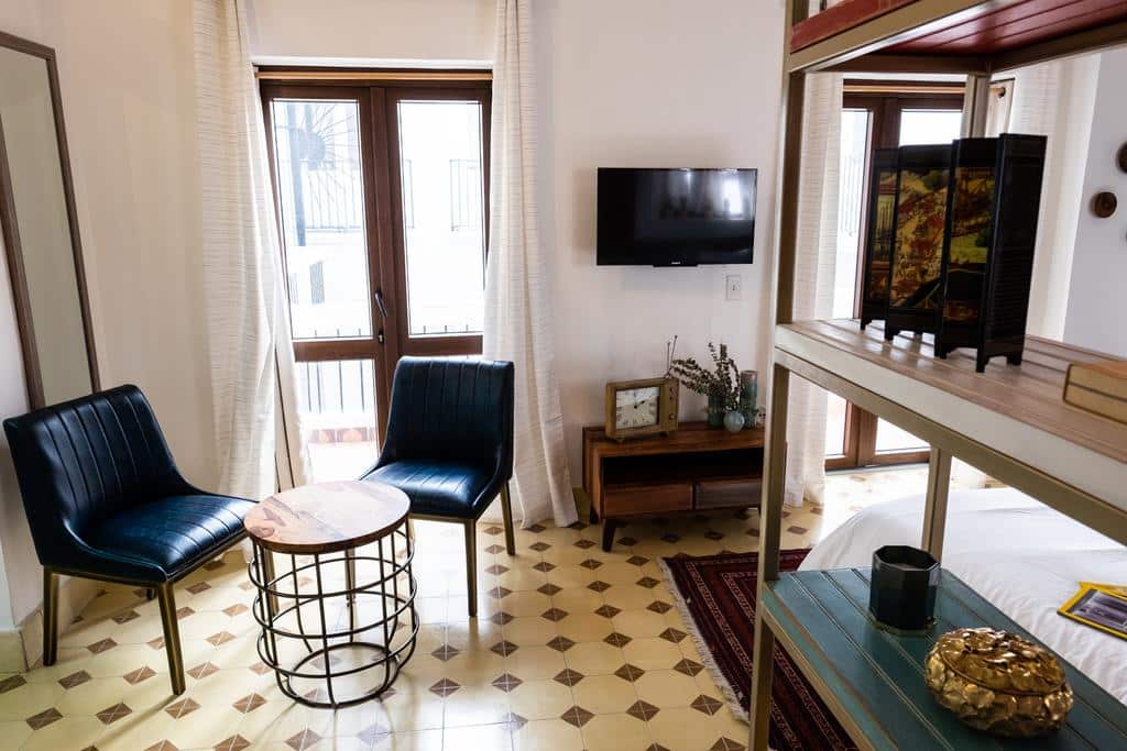 sitting area with television in Stunning Small Loft at Casa Neuman 