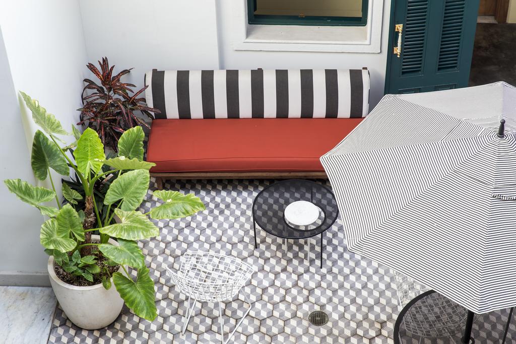 Internal courtyard with sofa, umbrella and plants at the American Trade Hotel in Casco Viejo 
