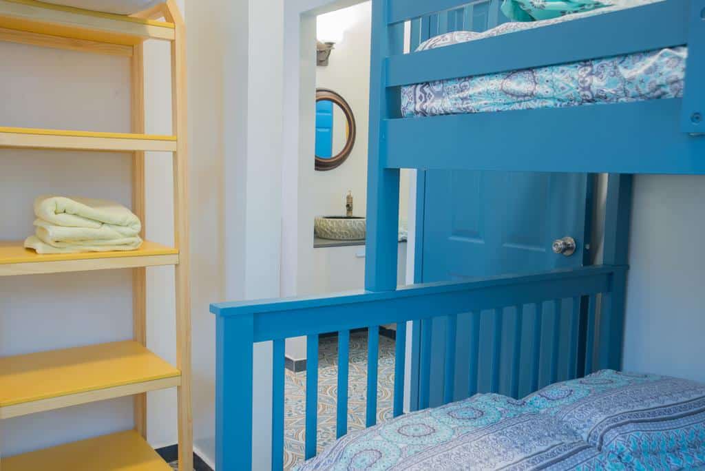 bunk bed in bedroom of apartment 1A in Flor de Lirio Casco Viejo 