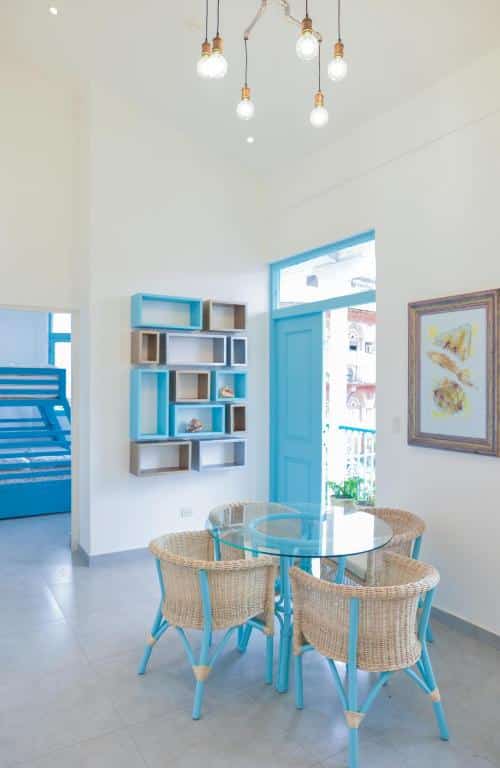 living room and dining table of  apartment 1A in Flor de Lirio Casco Viejo 