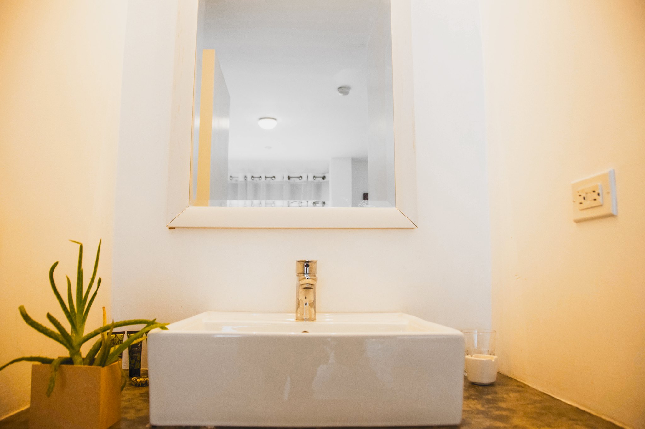 bathroom sink at Gatto Blanco Party Hotel