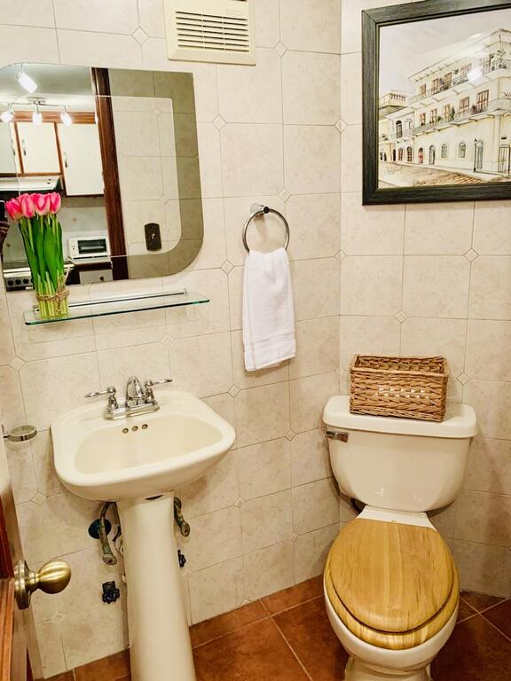 baño de Loft Mi Casita de Azúcar en PH Catedral edificio ubicado en plaza catedral en Casco Viejo