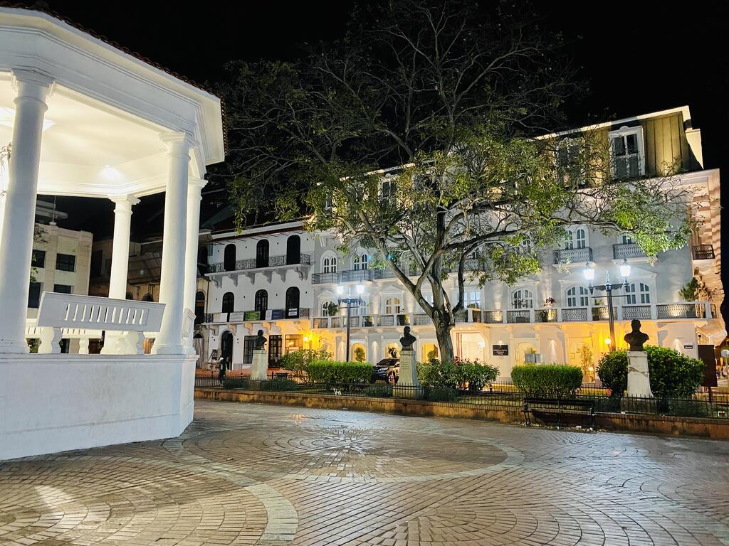 Hotel Central Panama está ubicado en Plaza Catedral en Casco Viejo