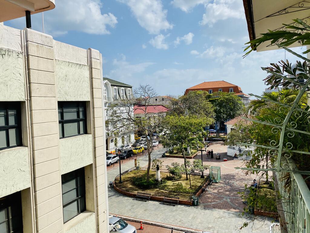 Vista desde el balcón de Mi Casita de Azúcar en PH Catedral edificio ubicado en la plaza catedral en Casco Viejo