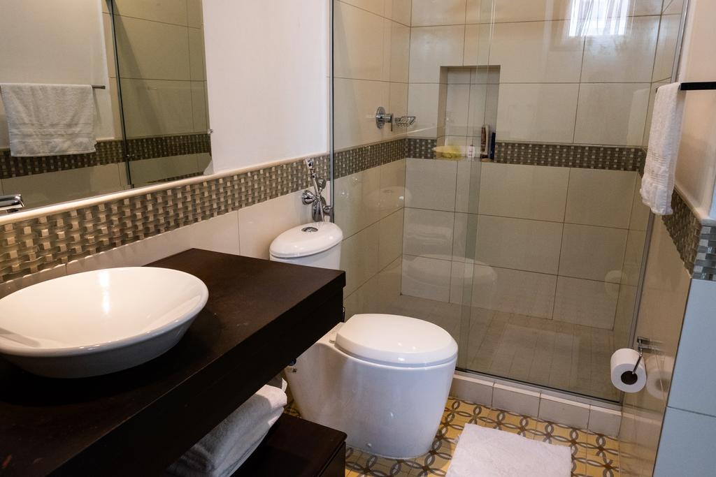 Stunning Small Loft at Casa Neuman bathroom