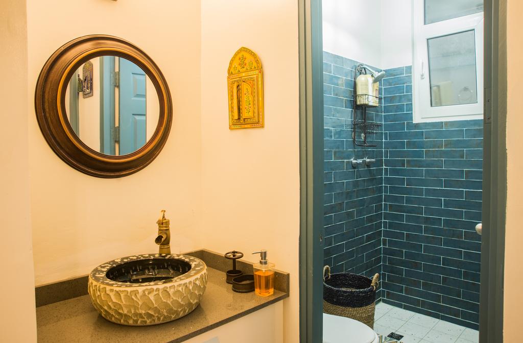 Bathroom of apartment 1A in Flor de Lirio in Casco Viejo