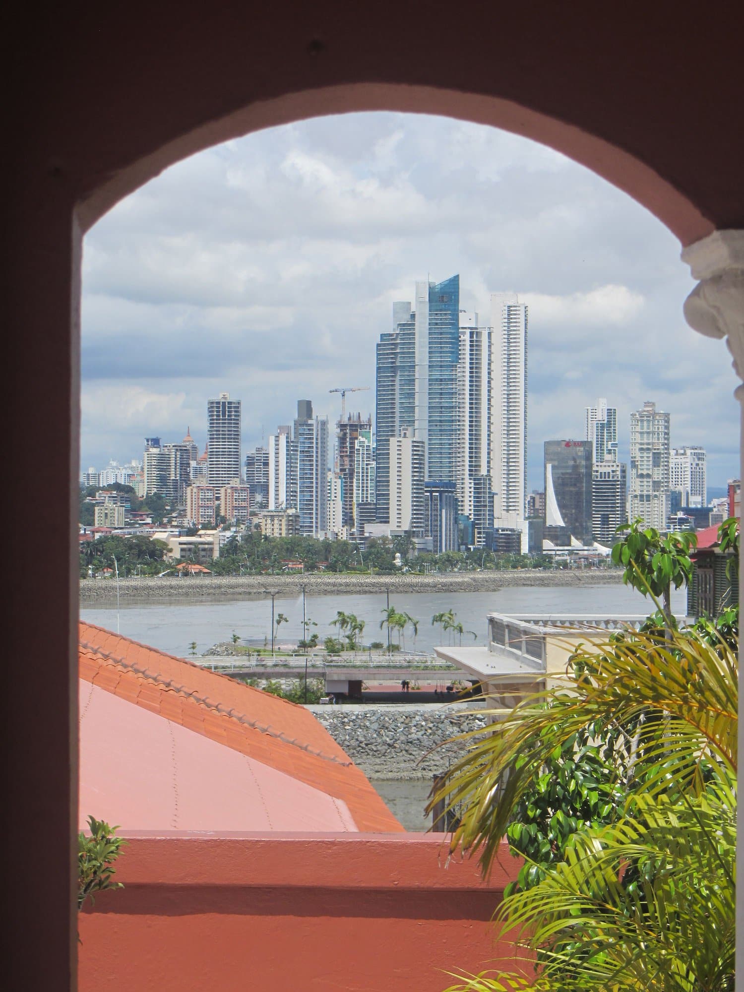 vista del horizonte de la ciudad de Panamá desde La Isabela Suites