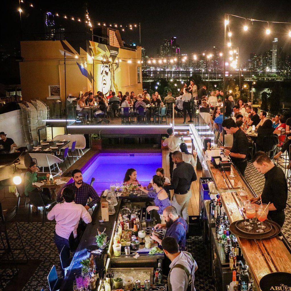 El Restaurante Lazotea, tiene excelentes vistas de la Ciudad de Panamá