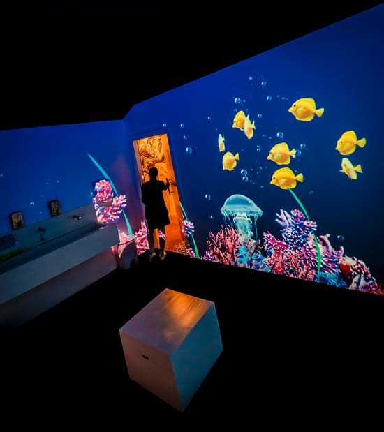 New bathroom with underwater theme after recent decor at Tantalo Hotel