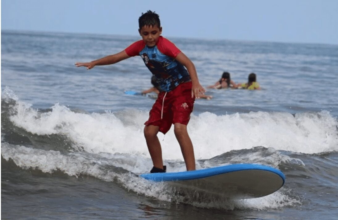 Clase de Surf y Día de Playa en Playa Caracol Panama Casco Viejo Clase de Surf y Día de Playa en Playa Caracol - Imagen 7