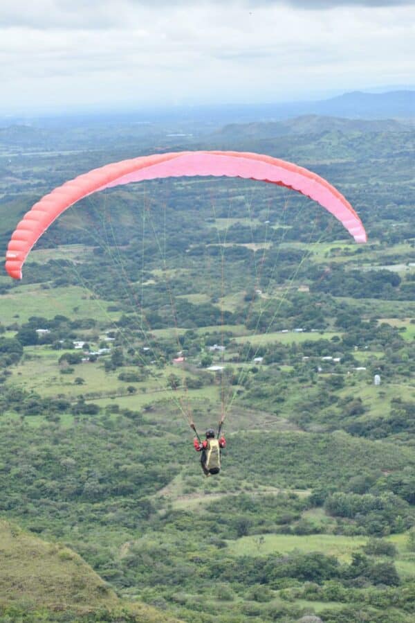 Paragliding in Panama - Image 2