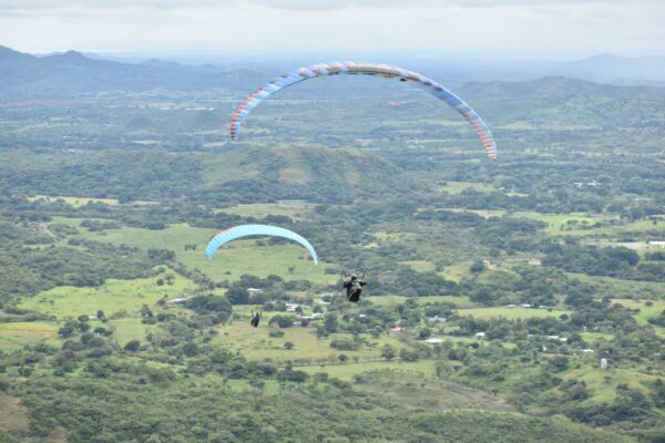 Paragliding in Panama - Image 11