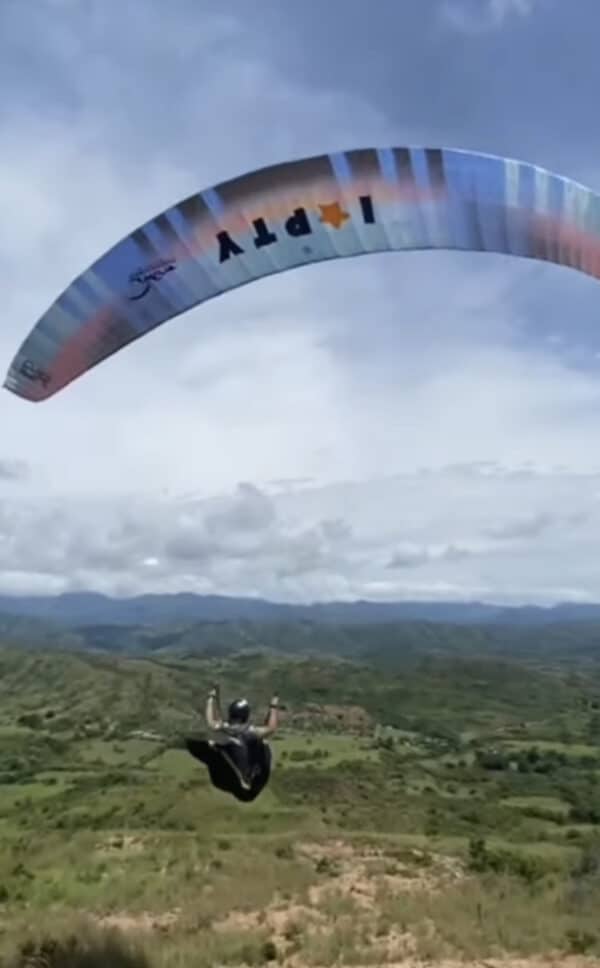 Paragliding in Panama - Image 6